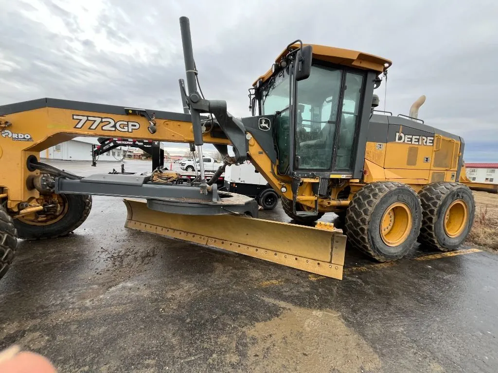 2016 John Deere 772G