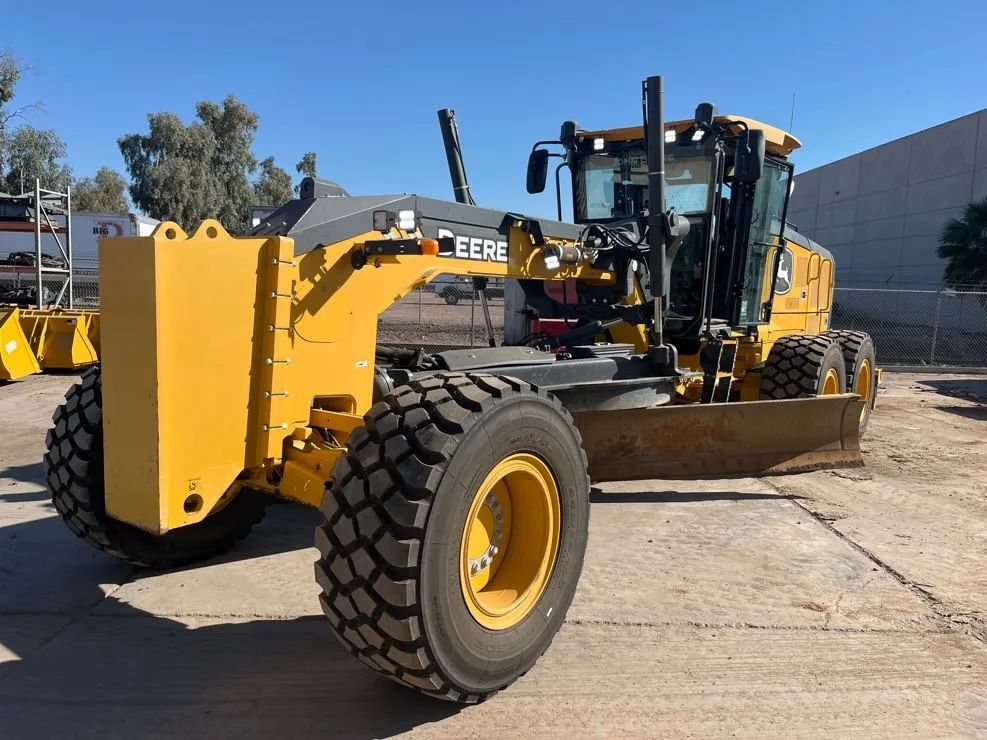 2023 John Deere 872G