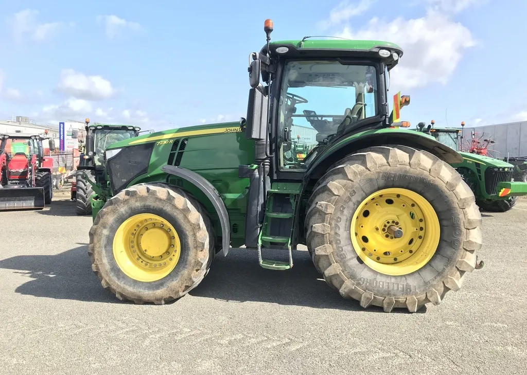 2015 John Deere 7230R