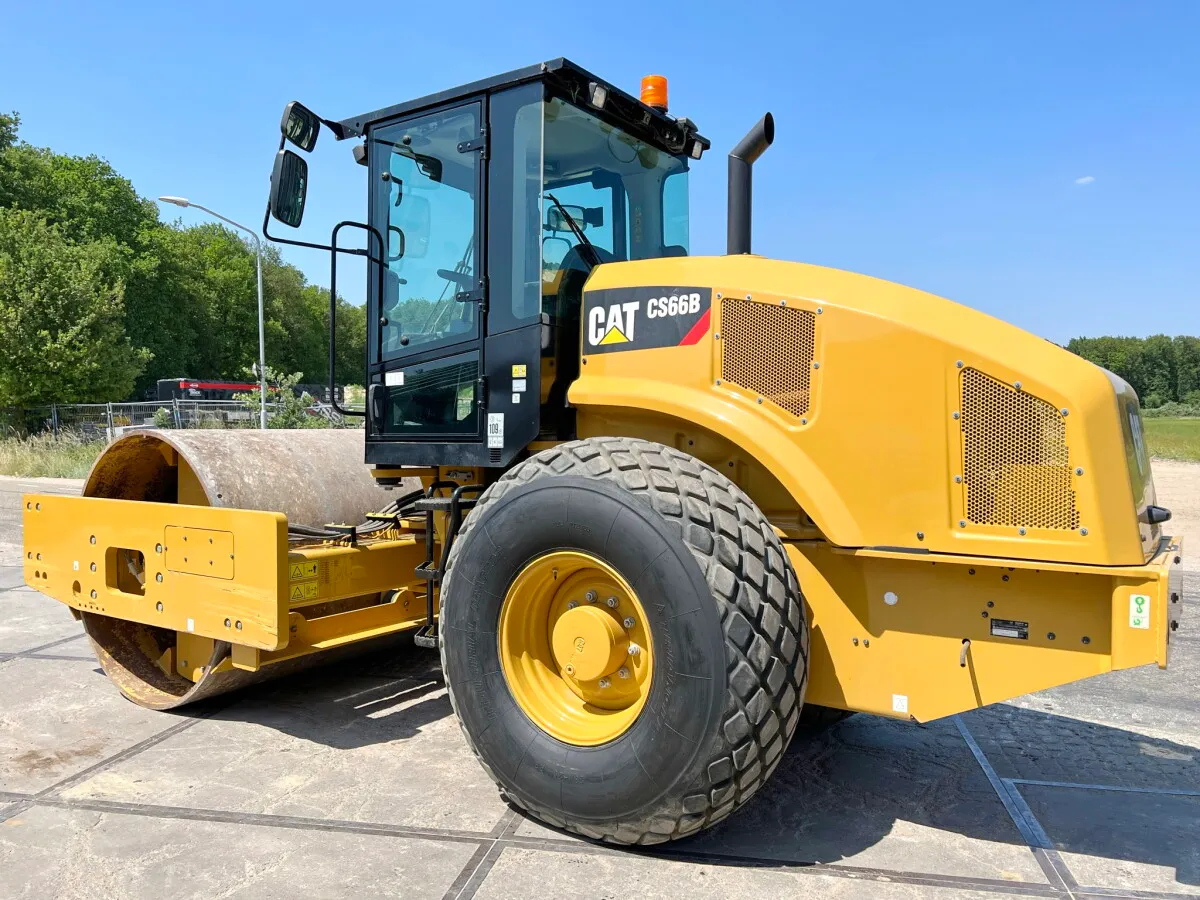 2021 Caterpillar CS66B