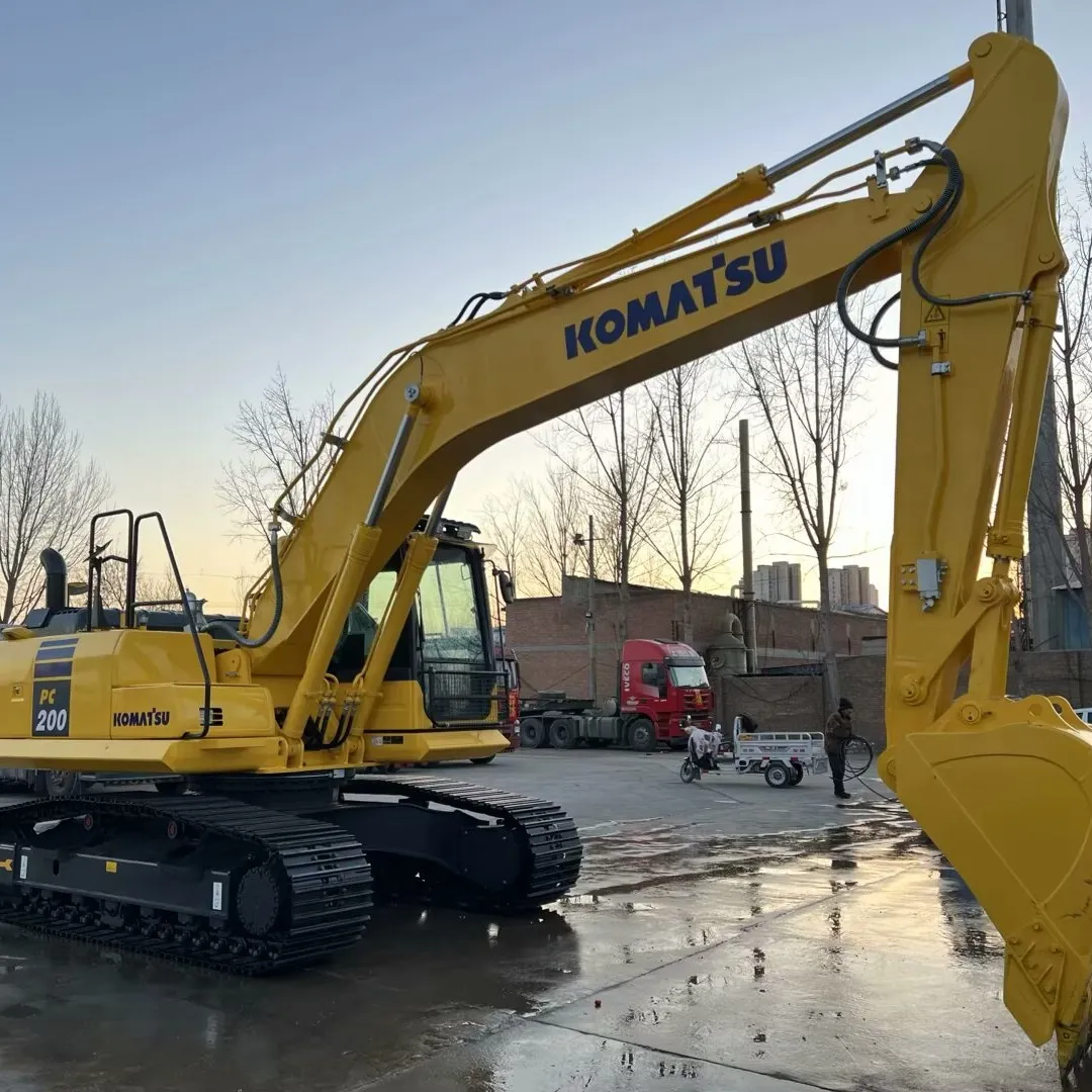 KOMATSU