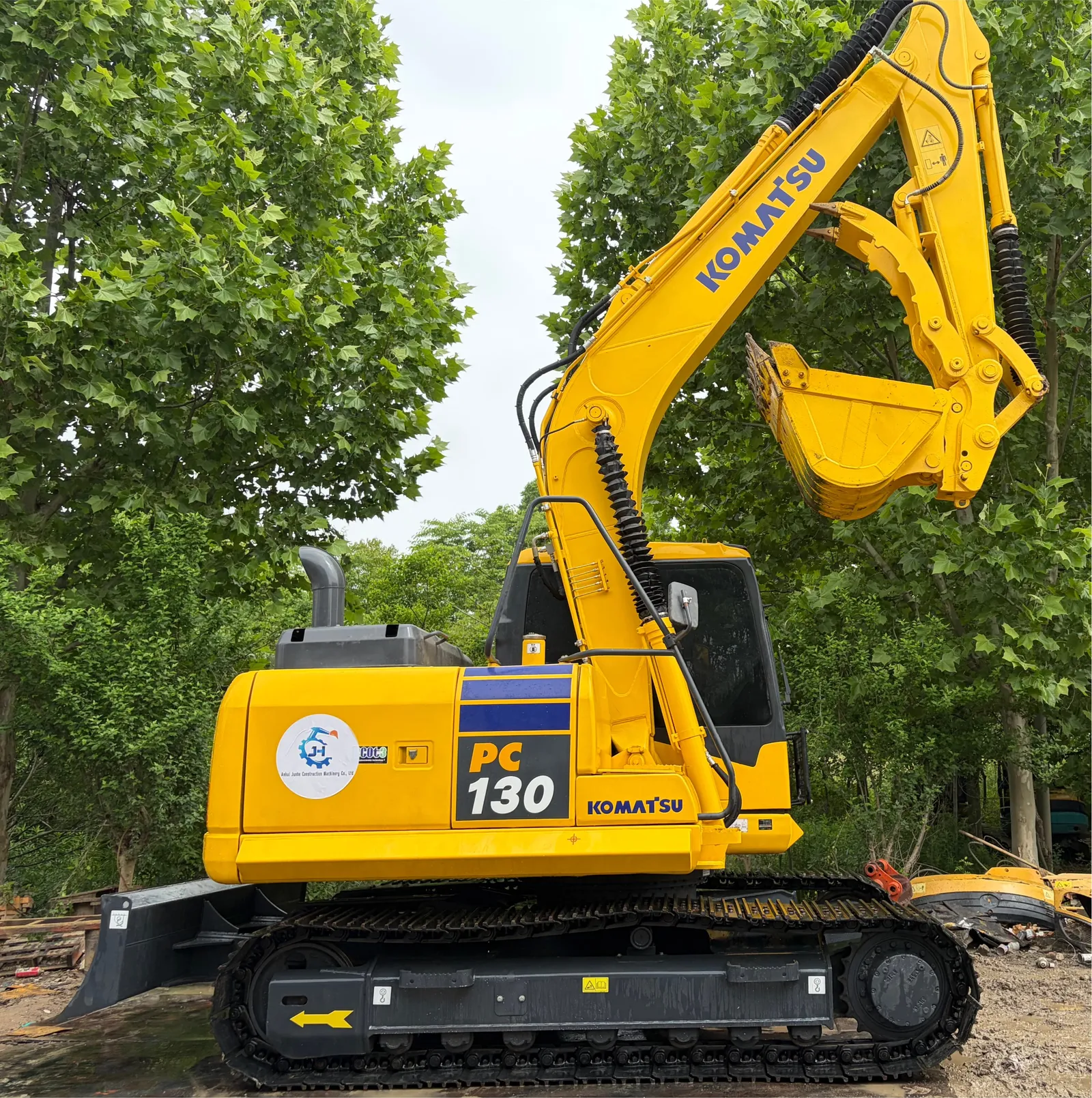 Komatsu PC130