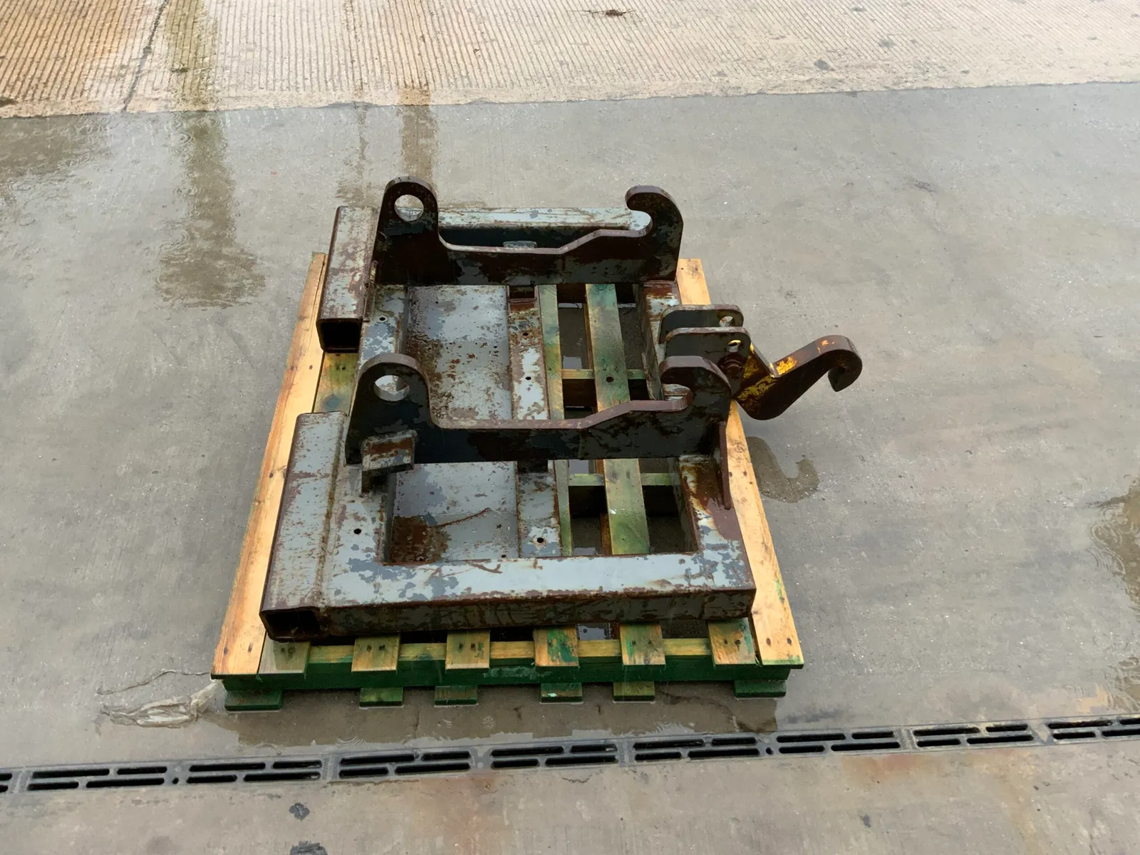 Caterpillar Head Stock With Hook