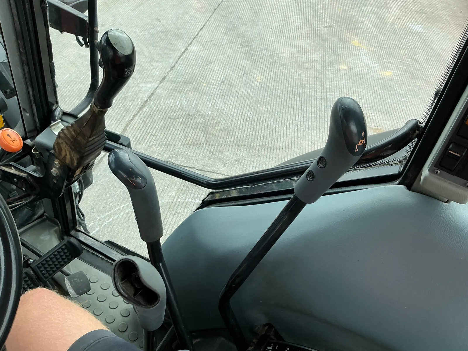 Valtra A92 Tractor (ST25491)